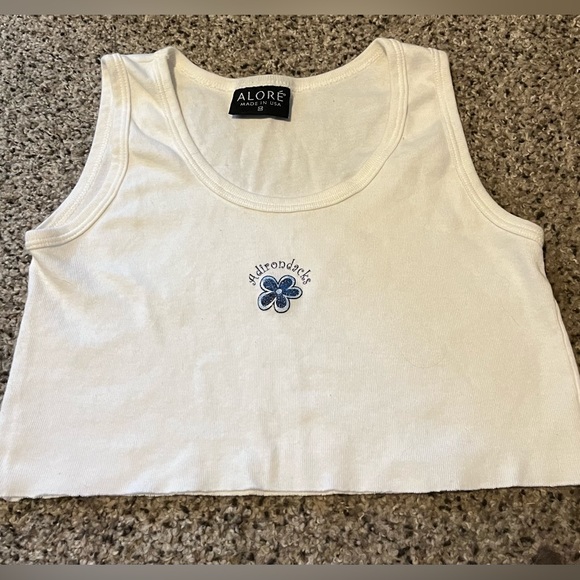 Aloré Tops - Cropped Mini “ Adirondacks” Tee size - medium